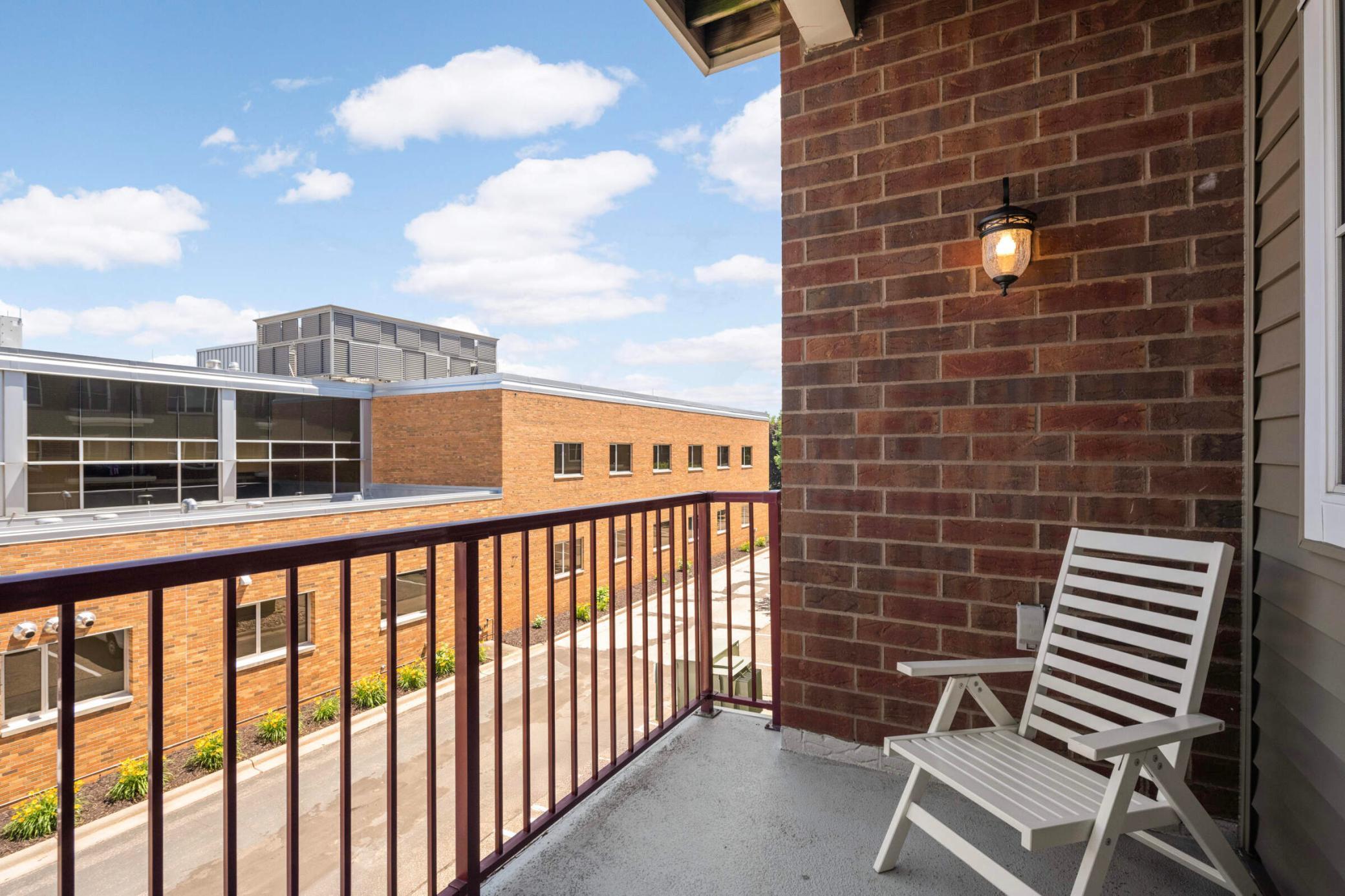 100 4th Avenue N Unit: 112