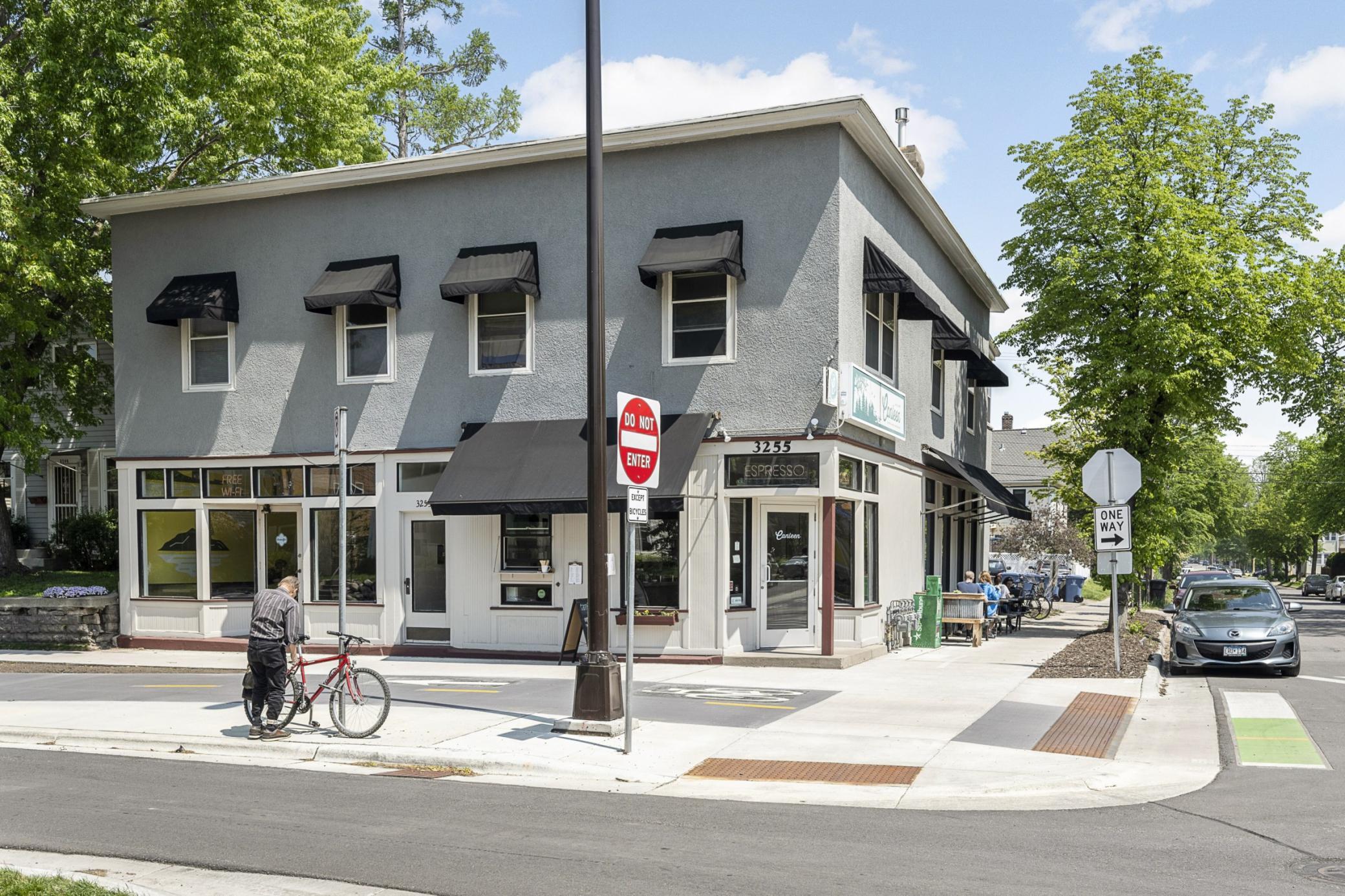 3212 Garfield Avenue Unit: 201