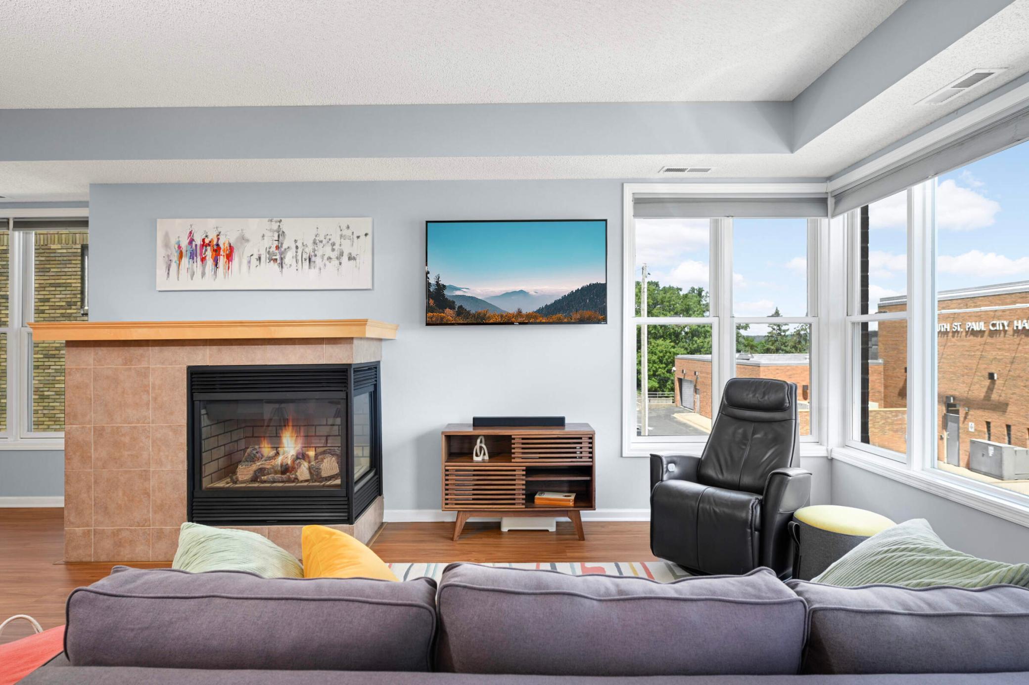 100 4th Avenue N Unit: 112