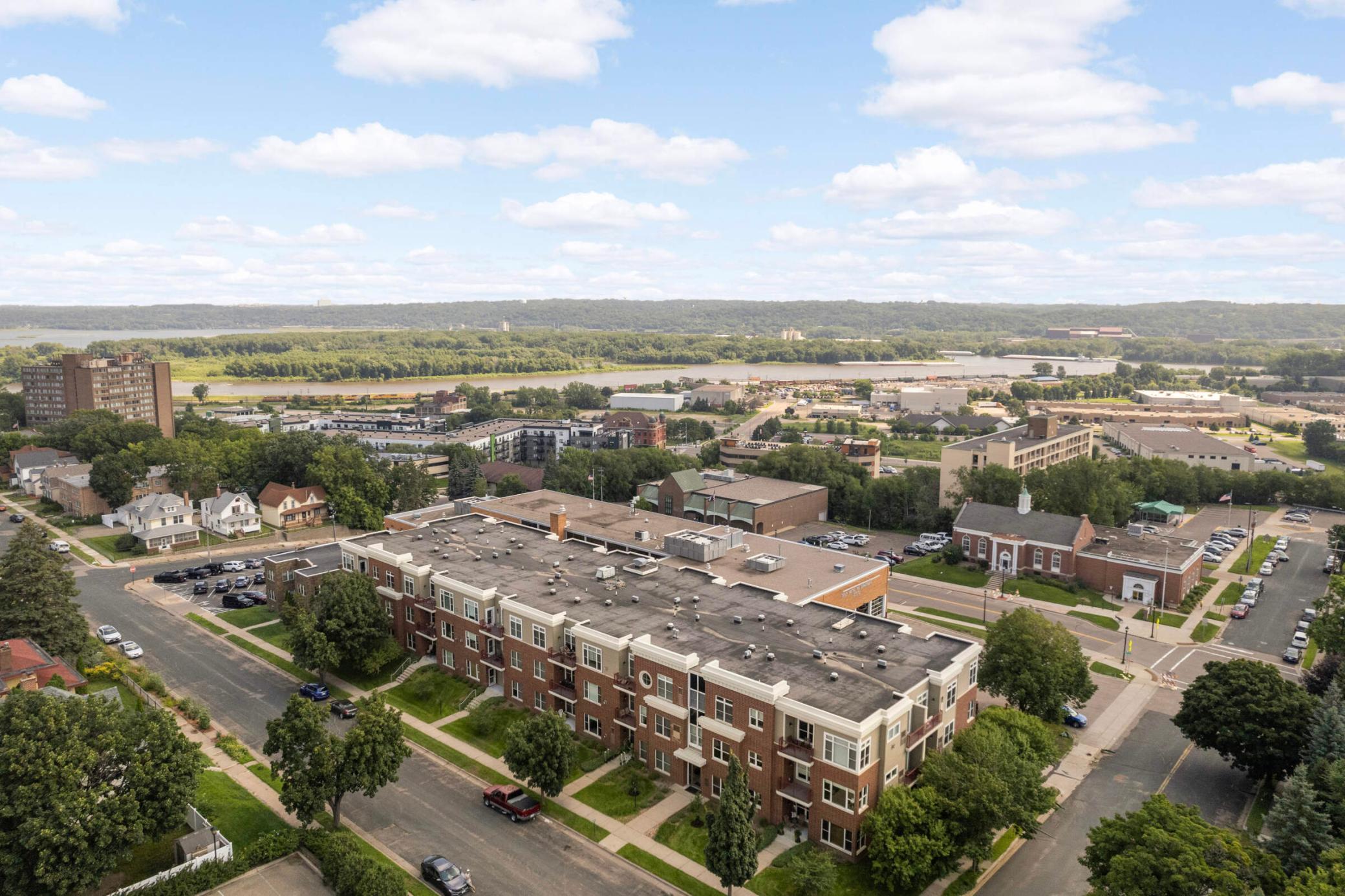 100 4th Avenue N Unit: 112