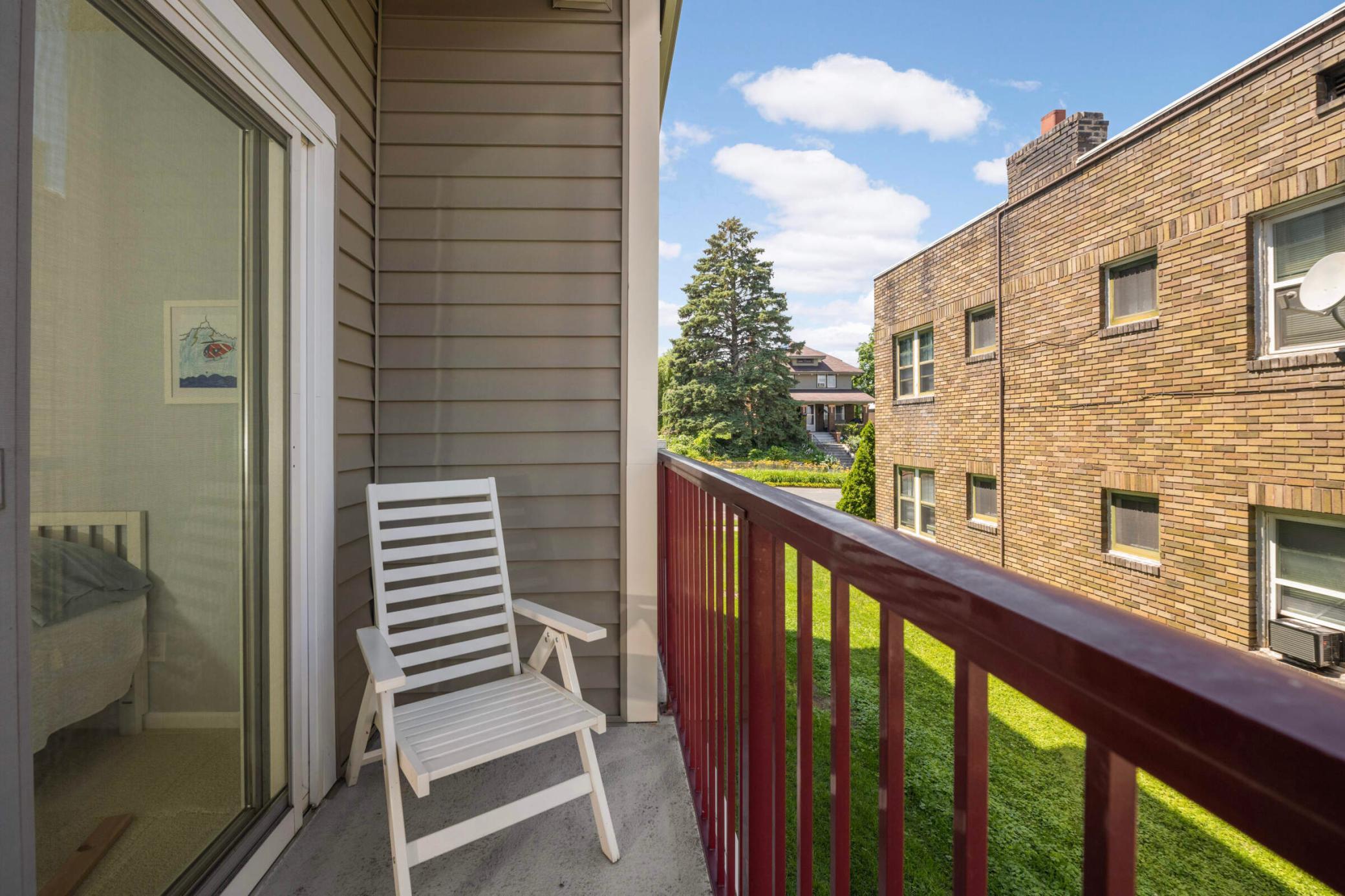 100 4th Avenue N Unit: 112