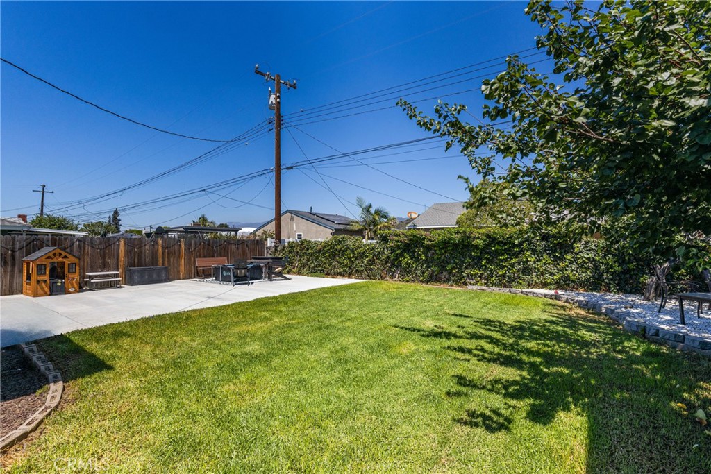 1045 E Juanita Avenue