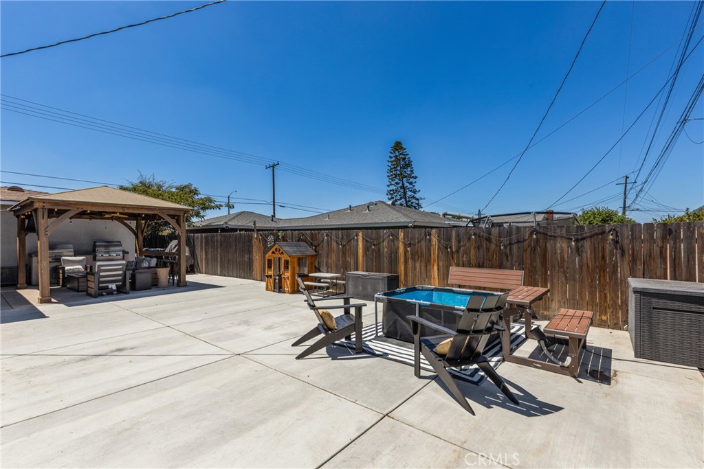 1045 E Juanita Avenue