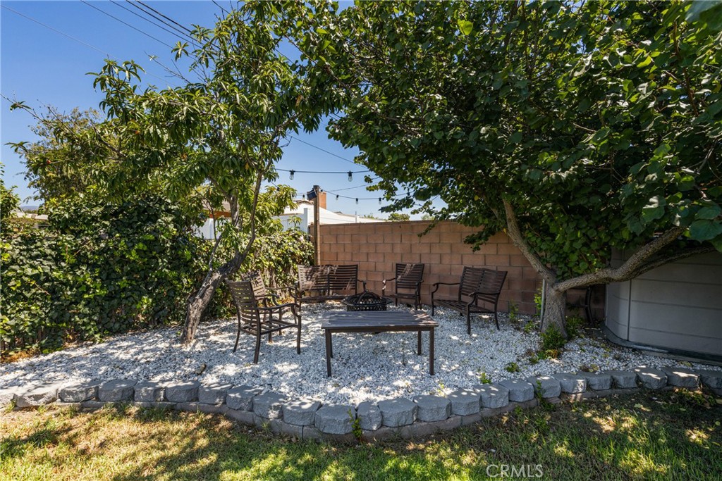1045 E Juanita Avenue
