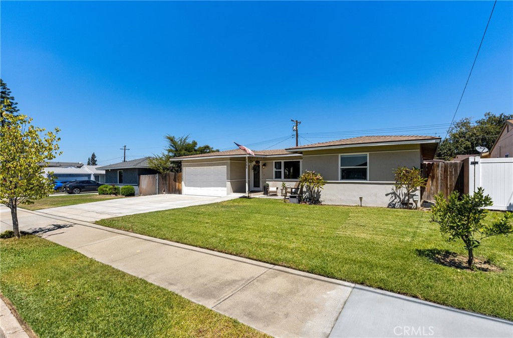 1045 E Juanita Avenue