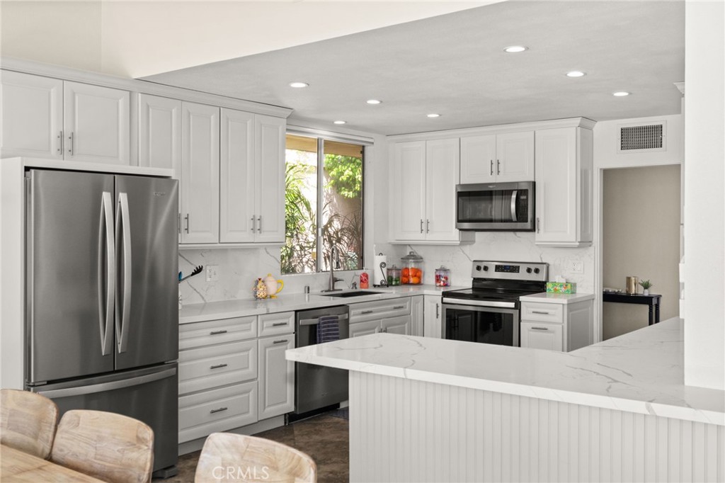 76915 Roadrunner Drive