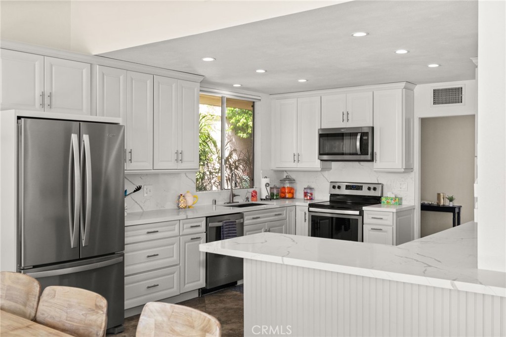 76915 Roadrunner Drive