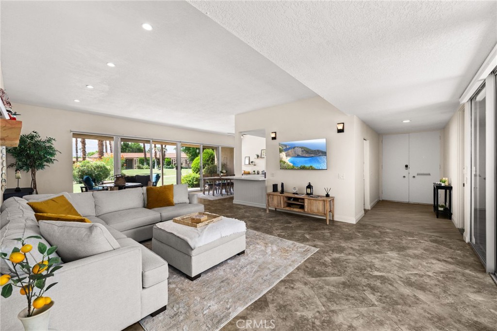 76915 Roadrunner Drive