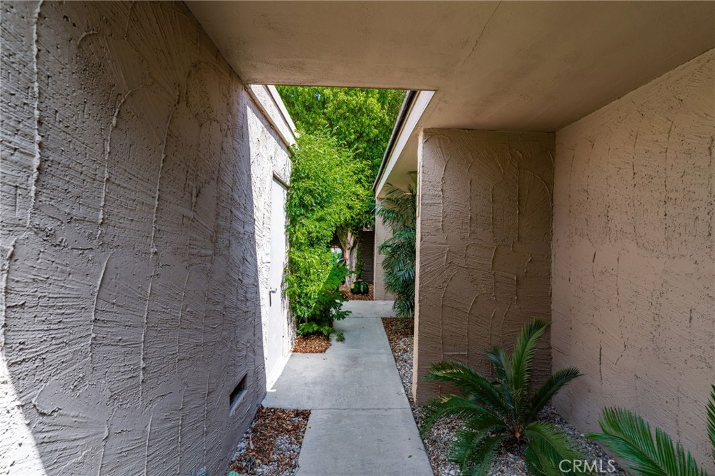 76915 Roadrunner Drive