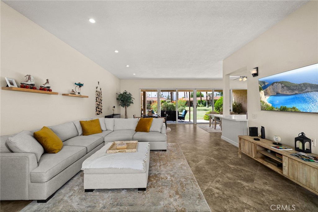 76915 Roadrunner Drive