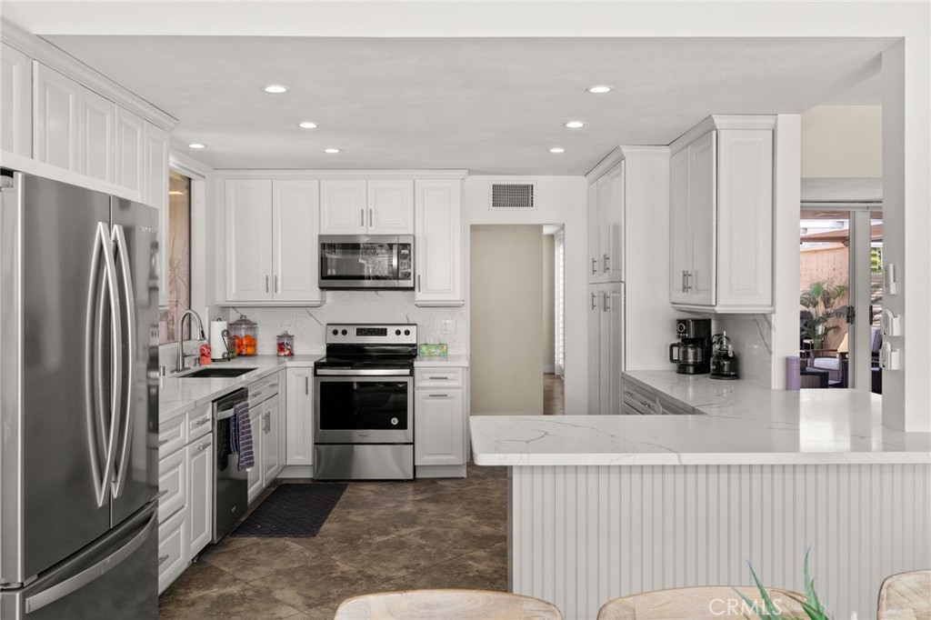 76915 Roadrunner Drive