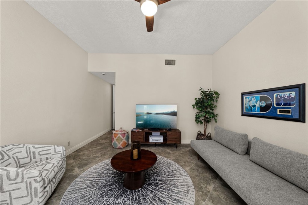 76915 Roadrunner Drive