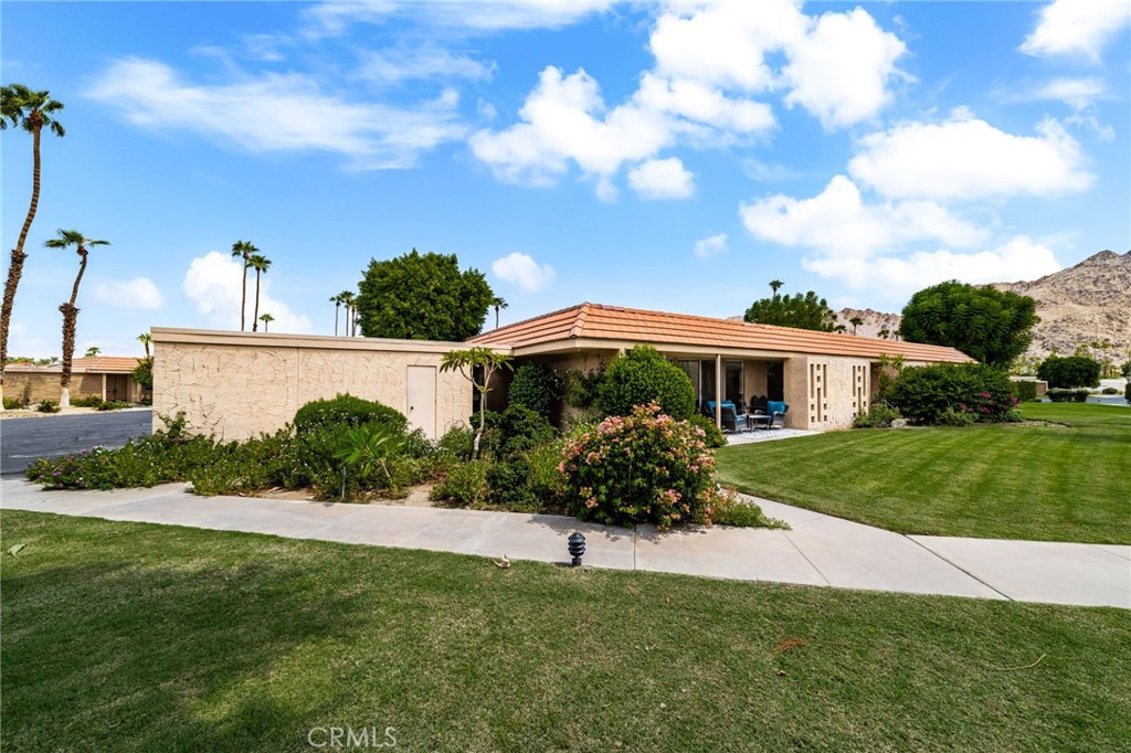 76915 Roadrunner Drive