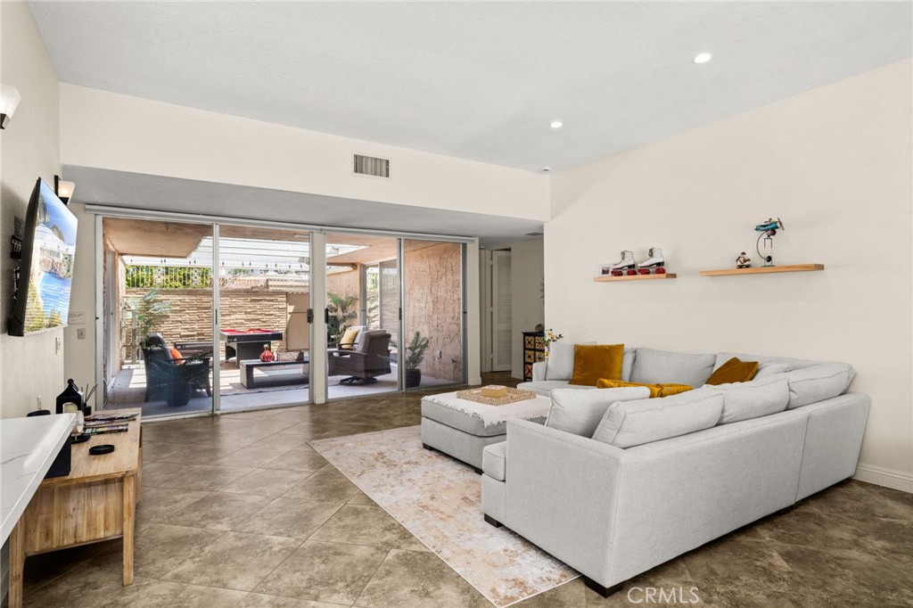 76915 Roadrunner Drive