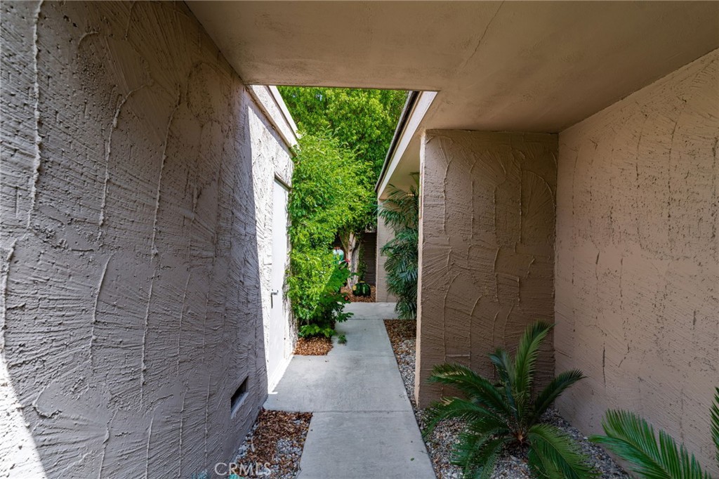 76915 Roadrunner Drive