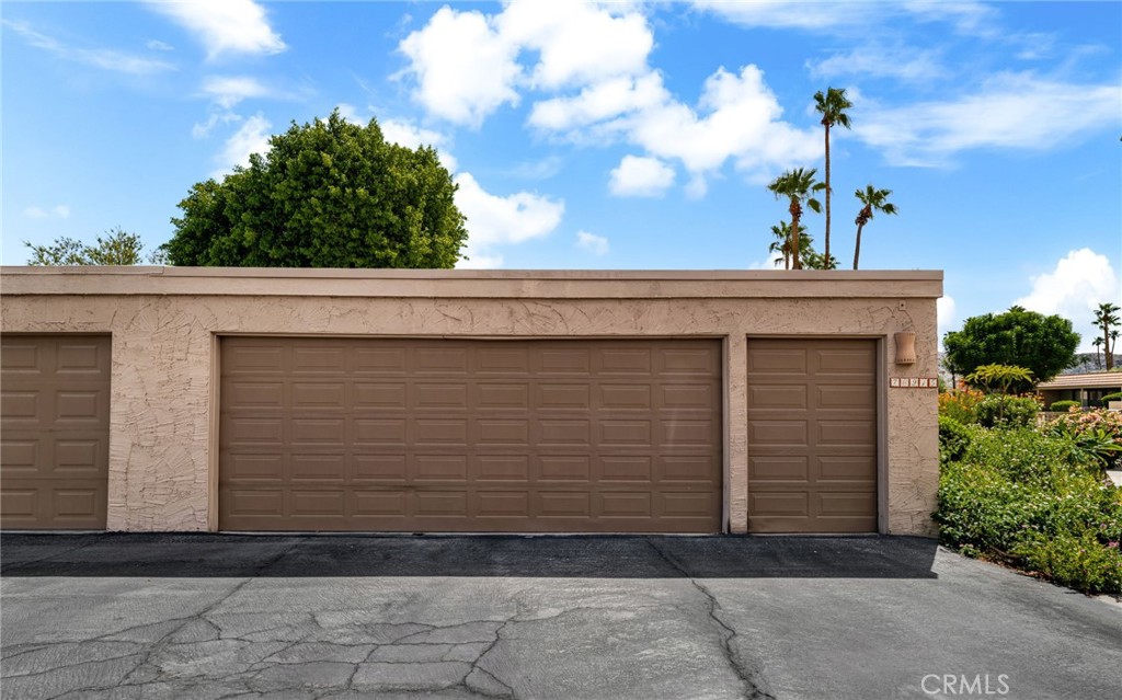 76915 Roadrunner Drive