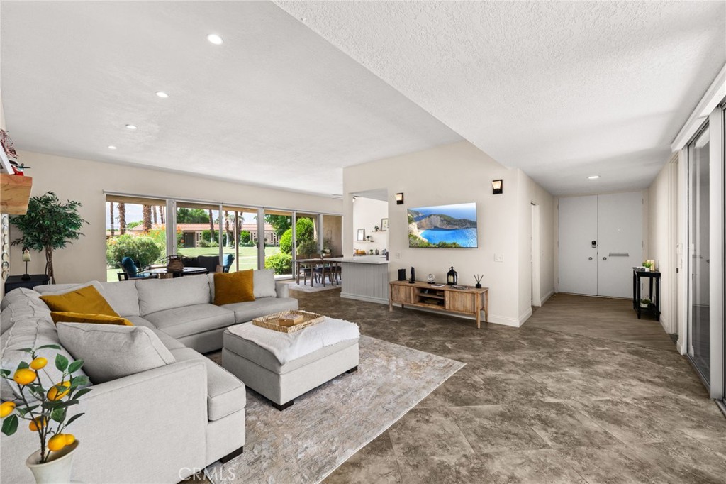 76915 Roadrunner Drive