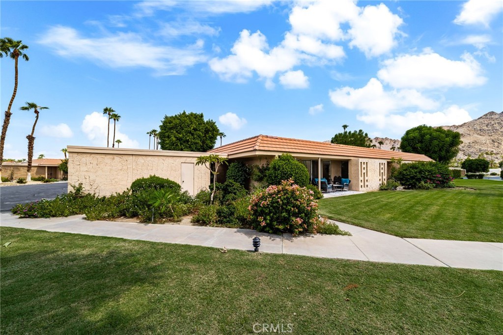 76915 Roadrunner Drive