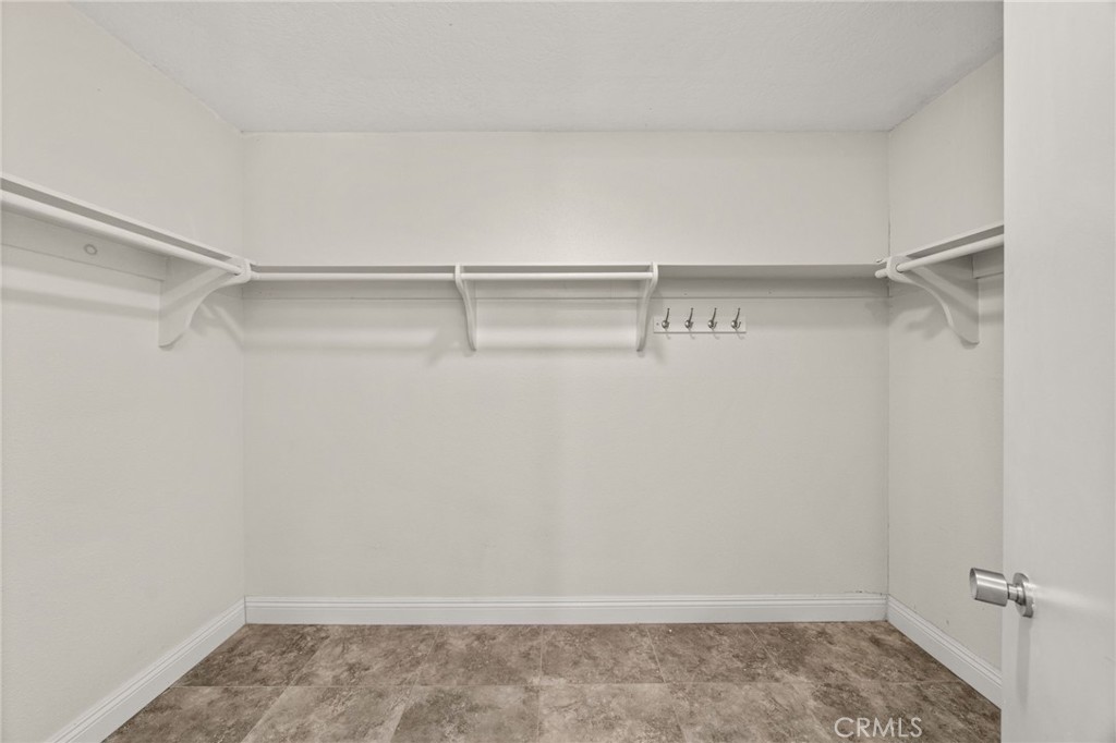 76915 Roadrunner Drive