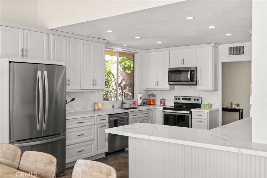 76915 Roadrunner Drive