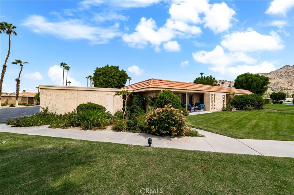 76915 Roadrunner Drive