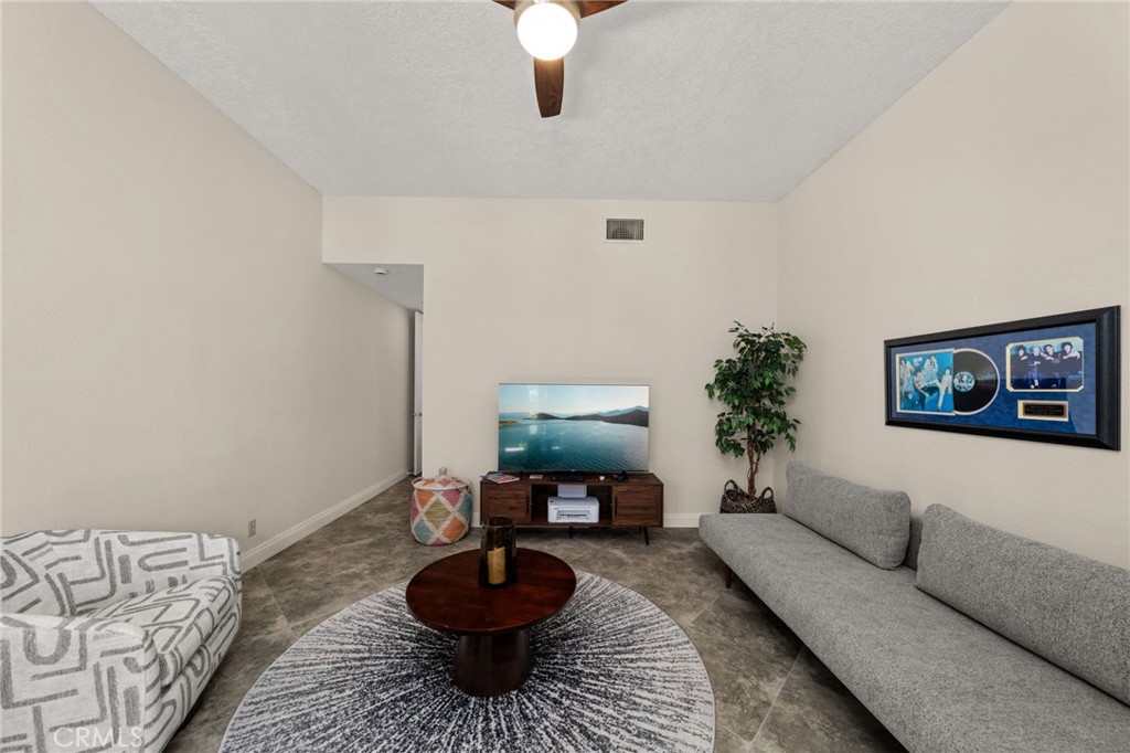 76915 Roadrunner Drive