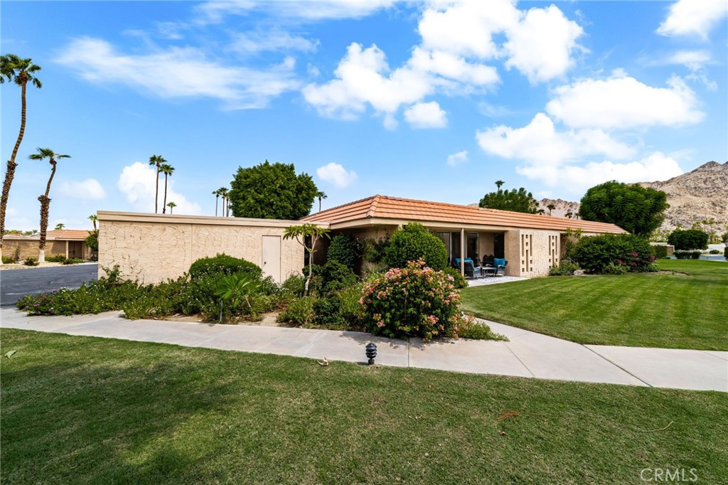 76915 Roadrunner Drive