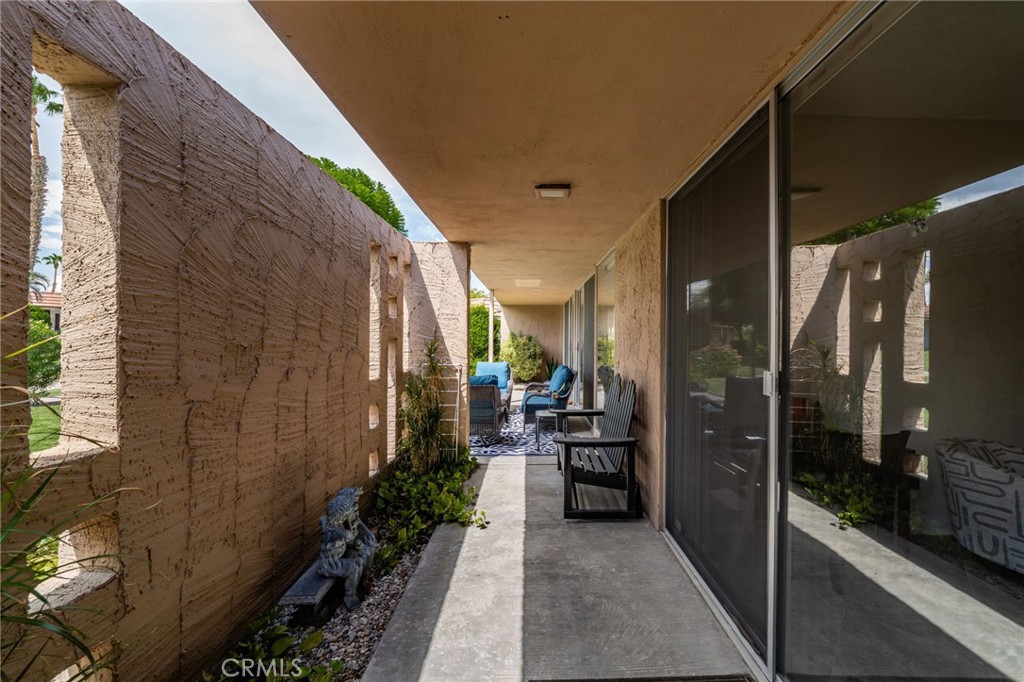 76915 Roadrunner Drive