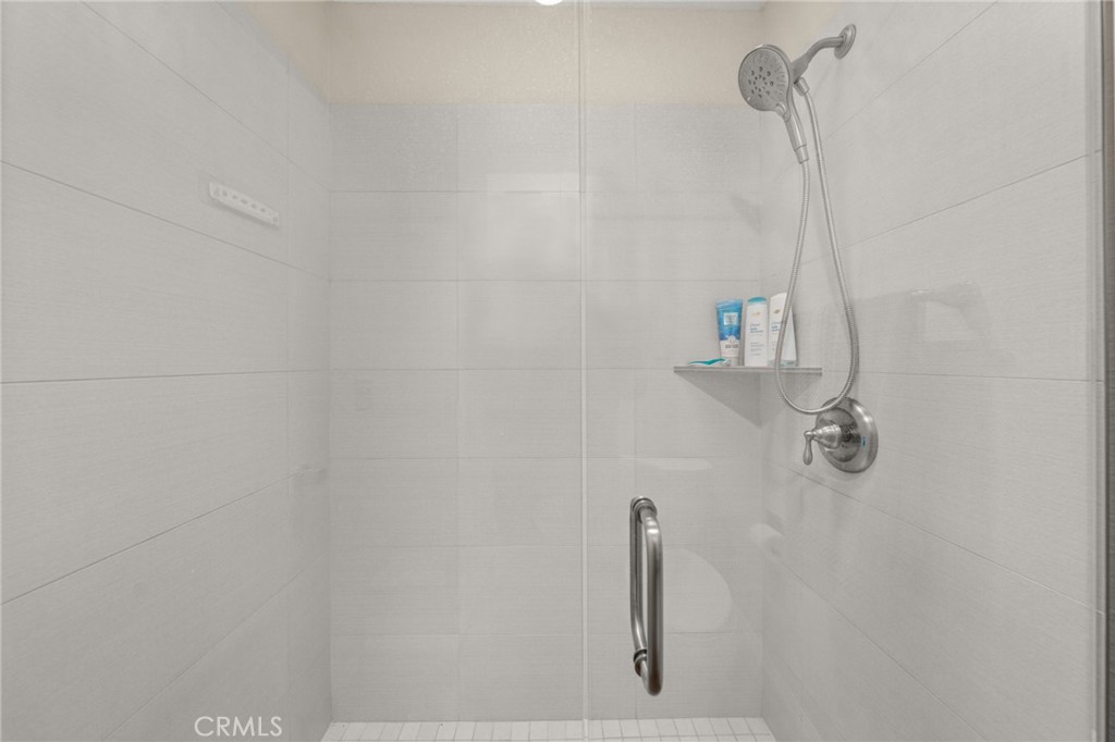 76915 Roadrunner Drive