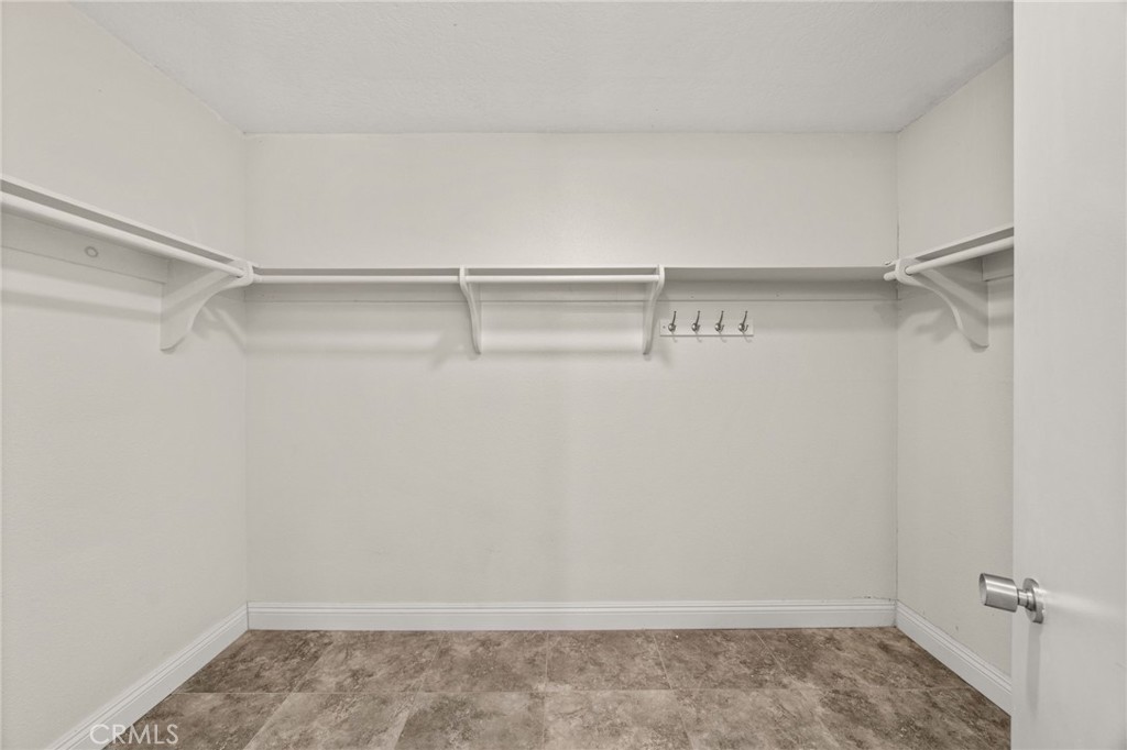 76915 Roadrunner Drive