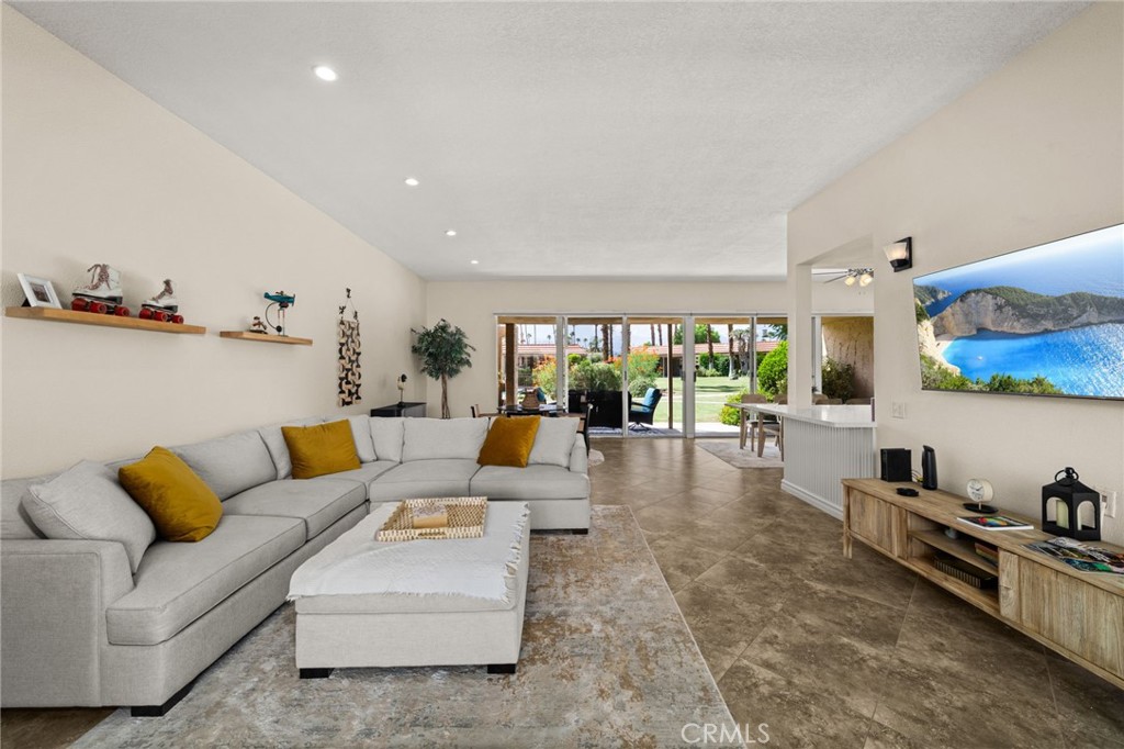 76915 Roadrunner Drive