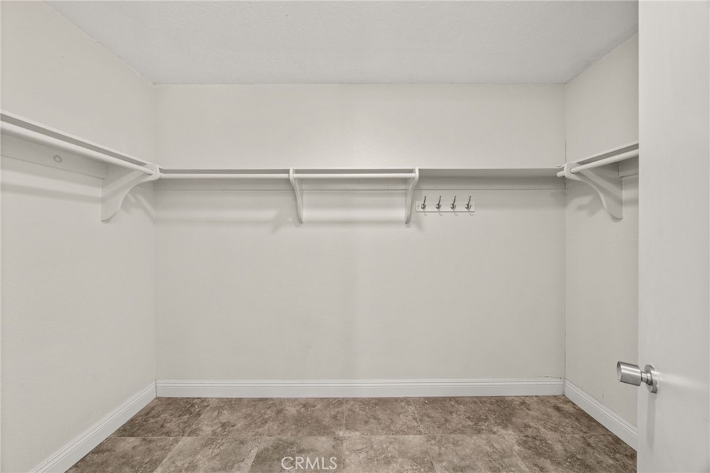 76915 Roadrunner Drive