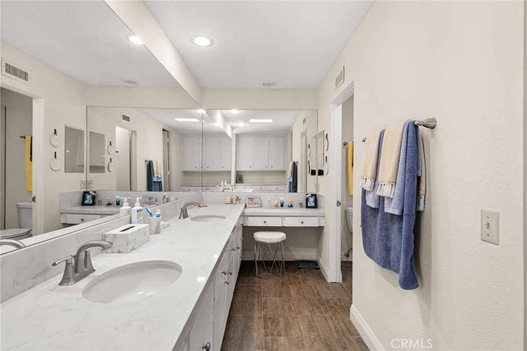 76915 Roadrunner Drive