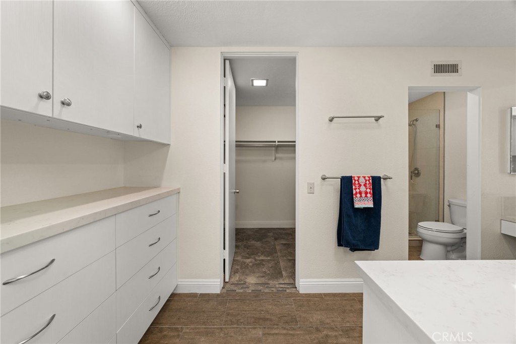 76915 Roadrunner Drive