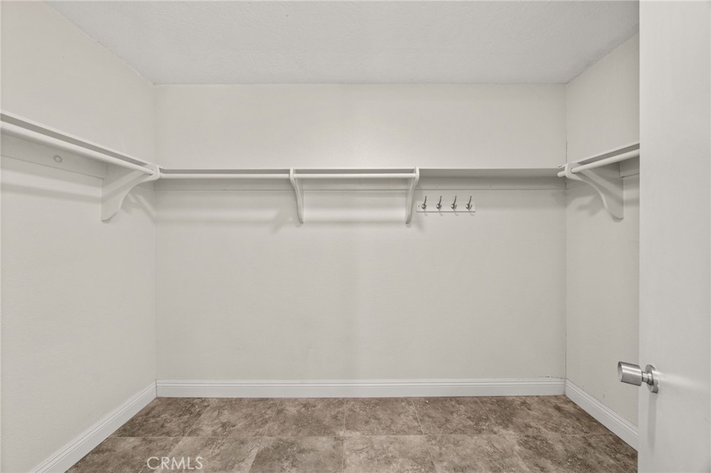 76915 Roadrunner Drive