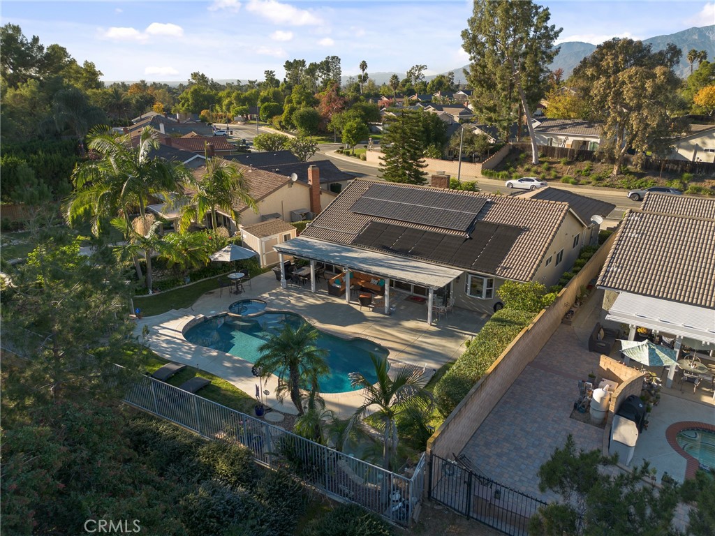 1372 Avenida Loma Vista