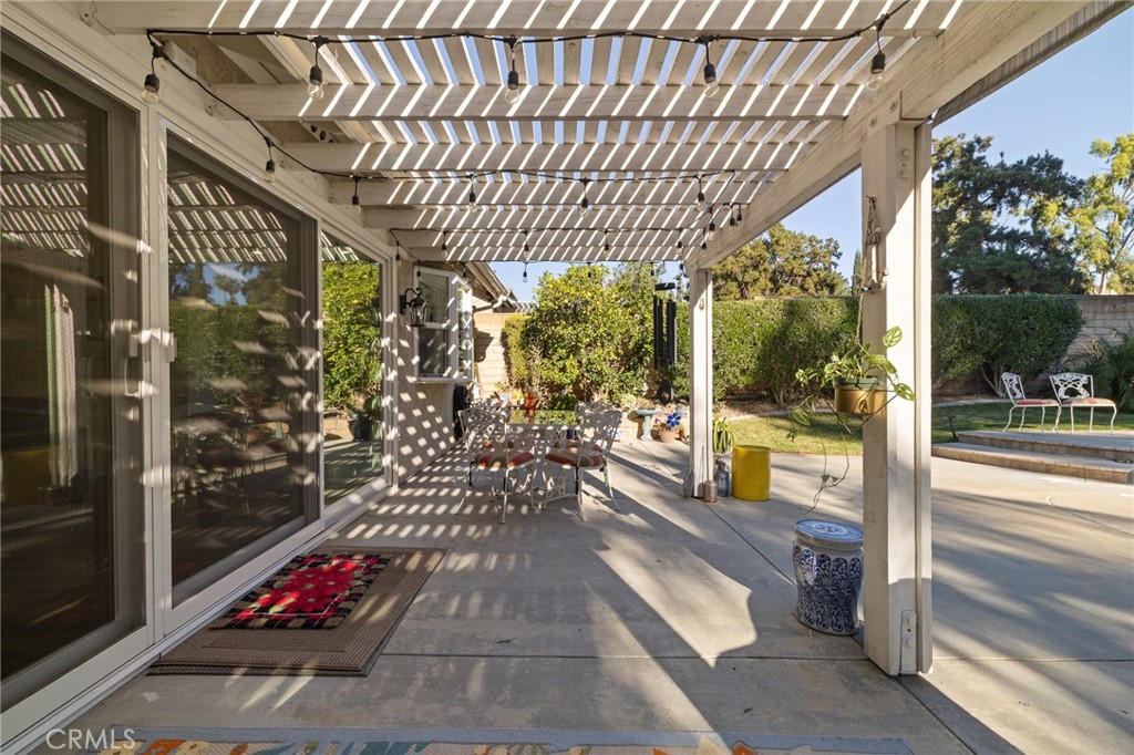 1372 Avenida Loma Vista