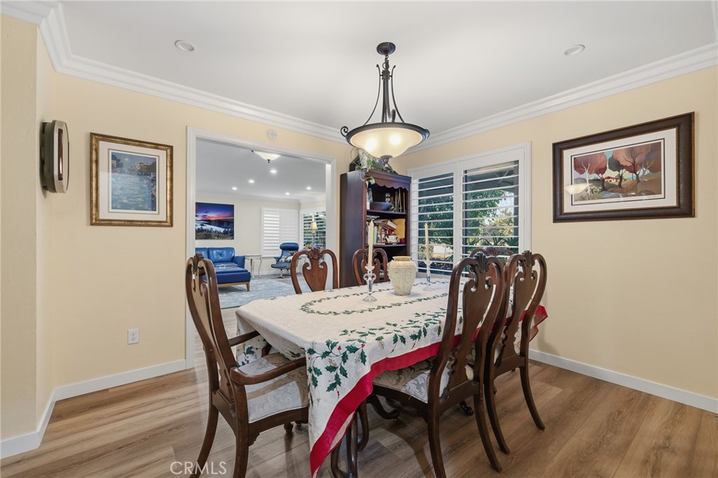 1372 Avenida Loma Vista