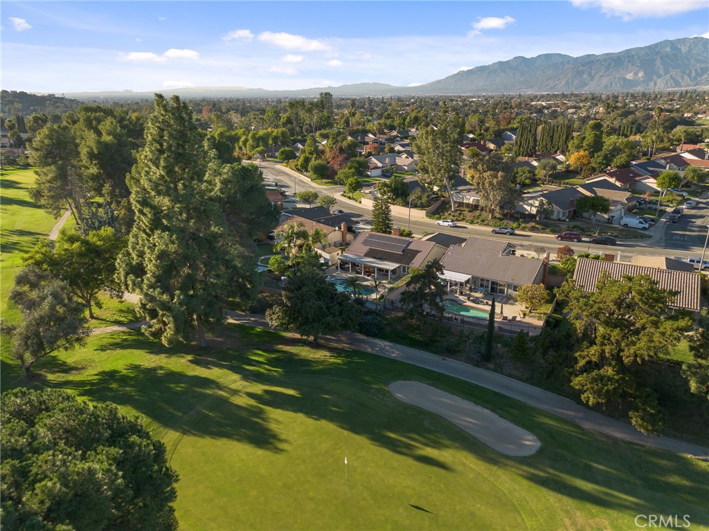 1372 Avenida Loma Vista