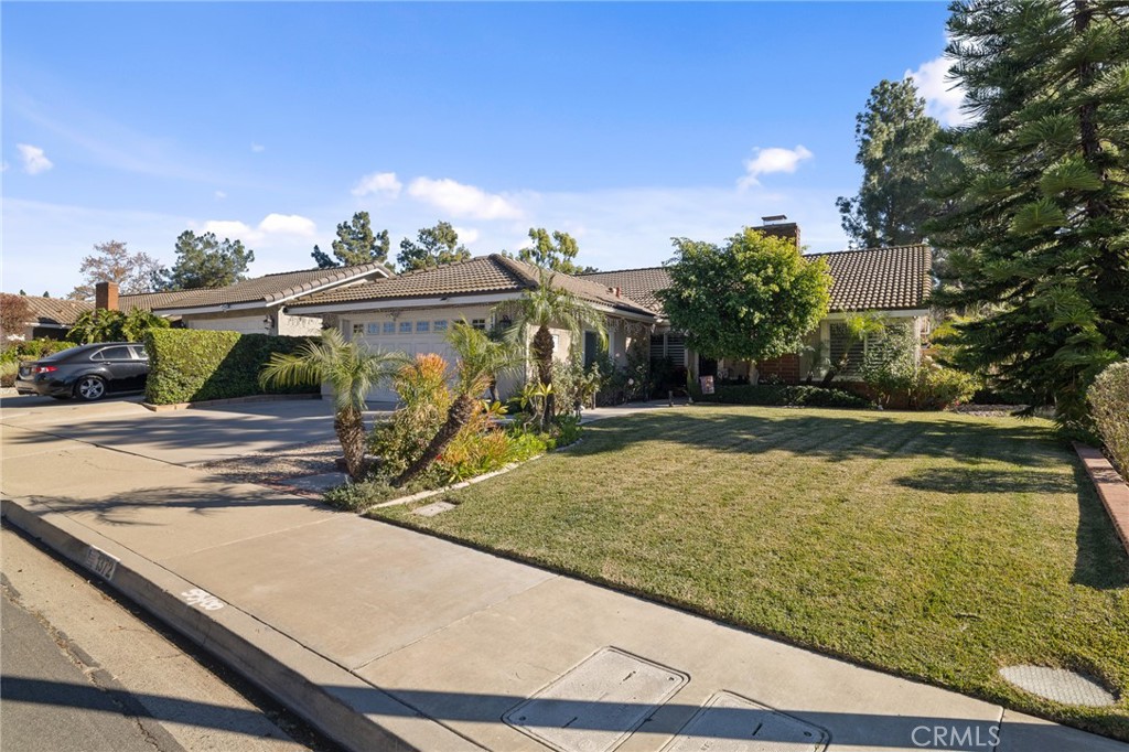 1372 Avenida Loma Vista