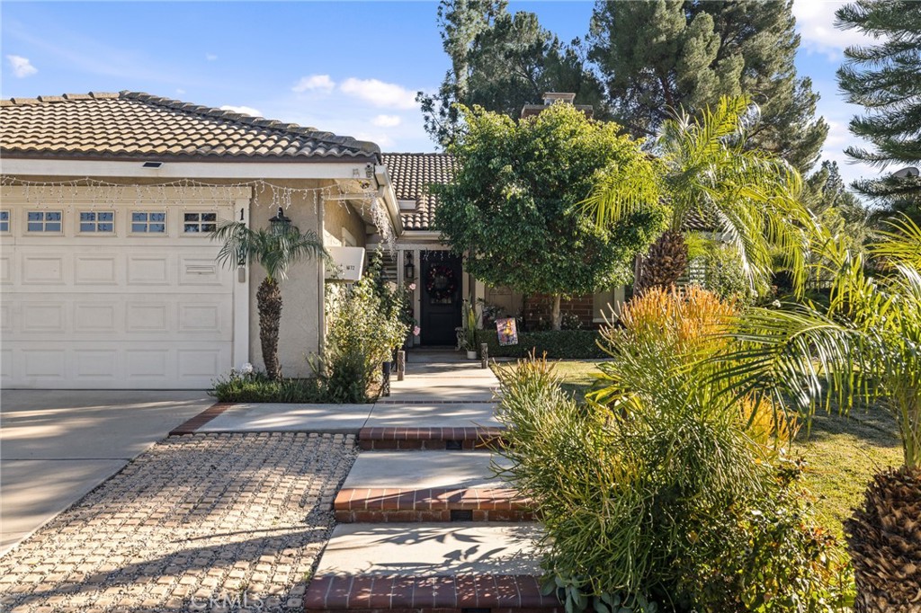 1372 Avenida Loma Vista