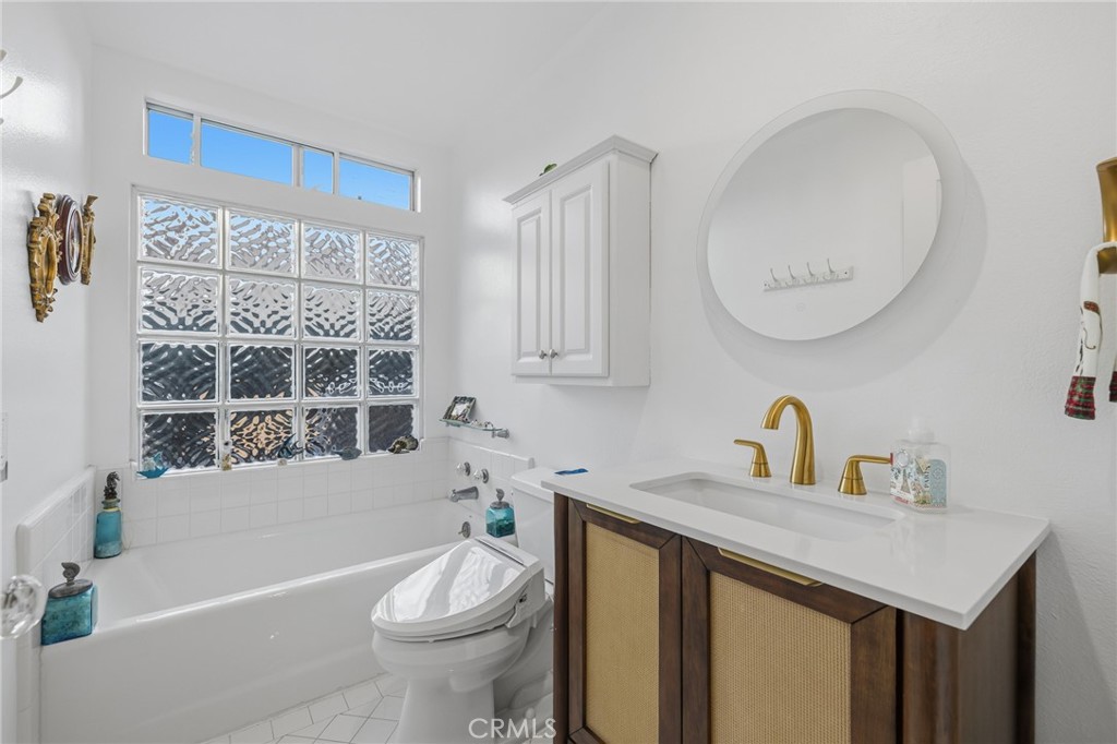 1372 Avenida Loma Vista