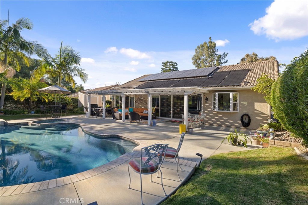 1372 Avenida Loma Vista