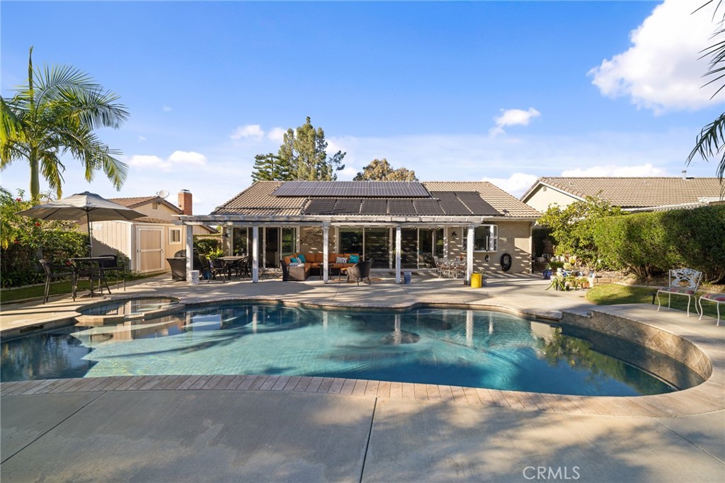 1372 Avenida Loma Vista