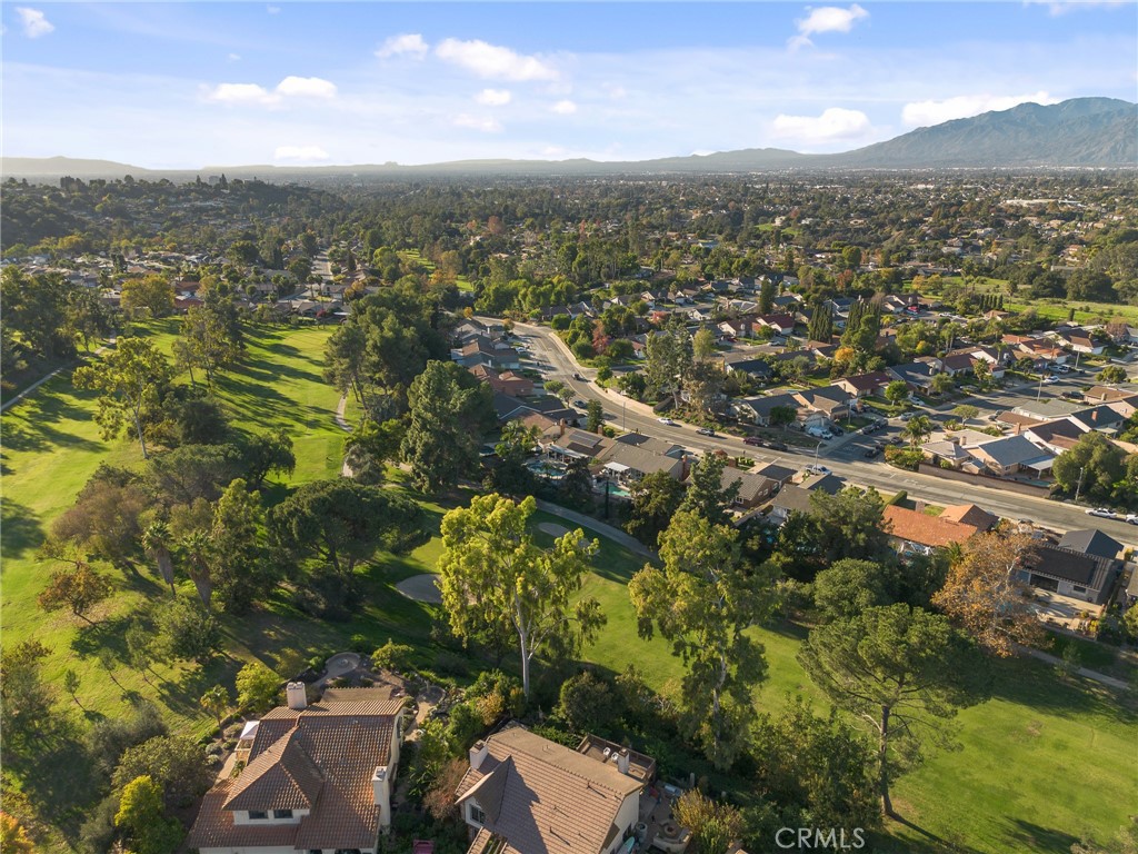 1372 Avenida Loma Vista