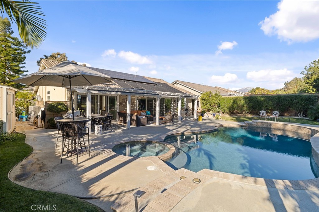 1372 Avenida Loma Vista