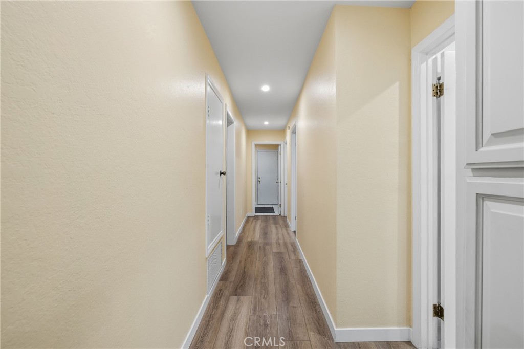 1372 Avenida Loma Vista