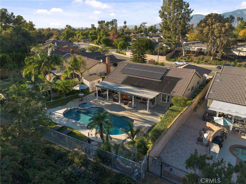 1372 Avenida Loma Vista