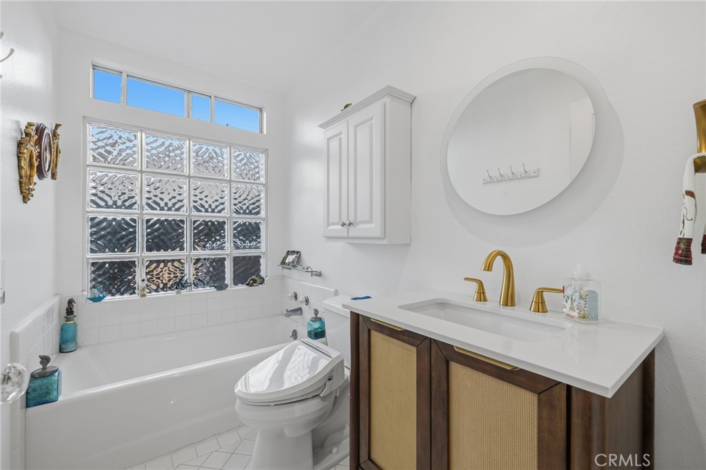 1372 Avenida Loma Vista