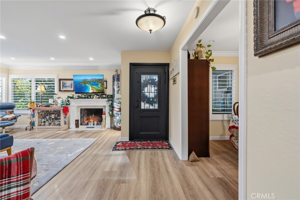 1372 Avenida Loma Vista